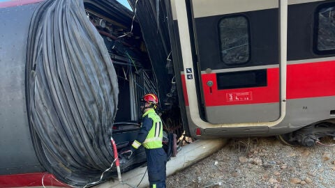 Un bombero del SCIS en Urda