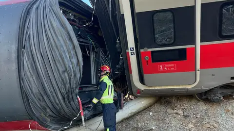 Un bombero del SCIS en Urda Un bombero del SCIS en Urda