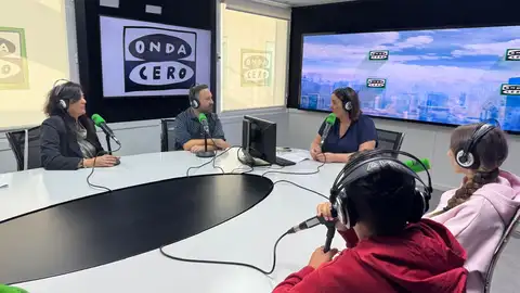 Alumnes de l’Institut Baldiri Guilera del Prat de Llobregat ens expliquen el seu projecte d'educació mediàtica Alumnes de l’Institut Baldiri Guilera del Prat de Llobregat ens expliquen el seu projecte d'educació mediàtica