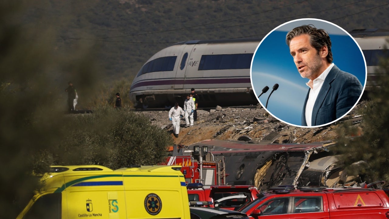 Imagen de archivo de Borja Sémper, en un montaje con los dos trenes accidentados en Urda. Imagen de archivo de Borja Sémper, en un montaje con los dos trenes accidentados en Urda.