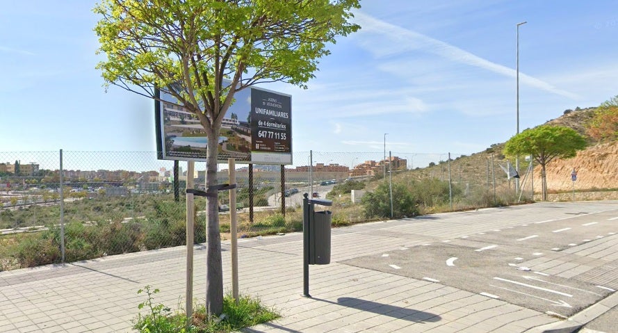 Una valla anunciadora de una promoción en las Lomas del Garbinet Una valla anunciadora de una promoción en las Lomas del Garbinet